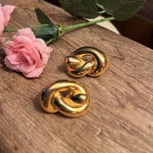 VTG RJO Gold Tone Sculptural Knot Earrings Pierced High Shine 1” Signed